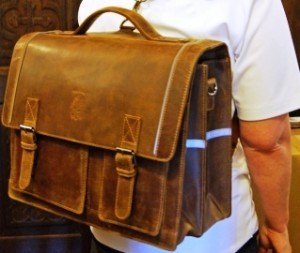 modele-cartable-cuir-adulte
